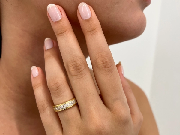 Anel Pave Dourado Elegante com Micro Zircônias