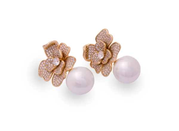 Brinco Dourado Luxo Cravejado Flor Pérola Shell